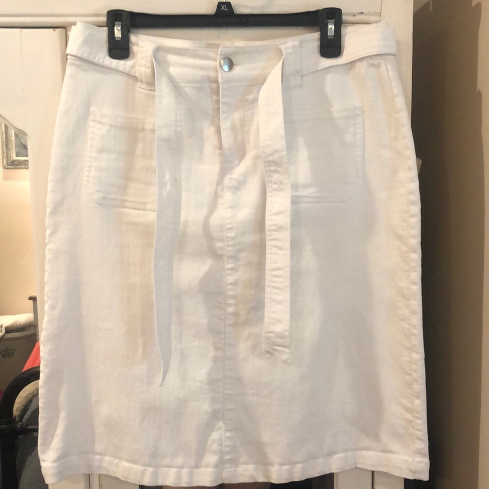 White denim skirt with tie